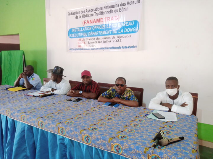 Installation officielle du bureau départemental de la Donga. Le représentant du DDS Danga à droite, le PA de la commune de Djougou